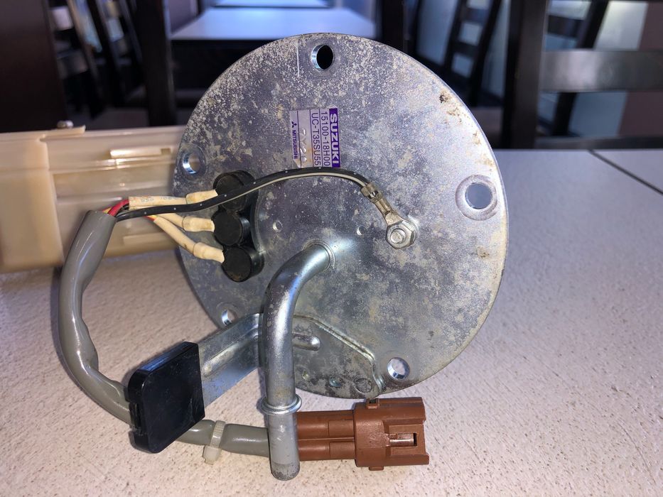 Помпа SUZUKI GSF1250 BANDIT1 250 модел 15100-18H00  1 година гаранция