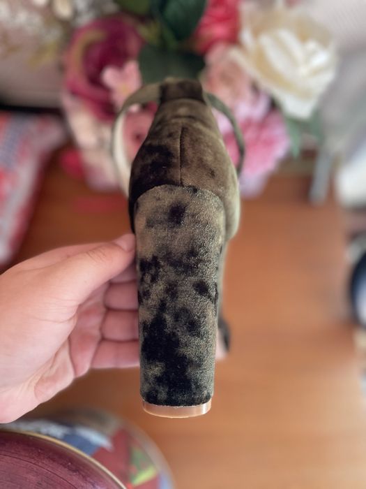 Нови! Обувки на висок ток, 39 номер, зелен цвят/хамелеон, кадифе