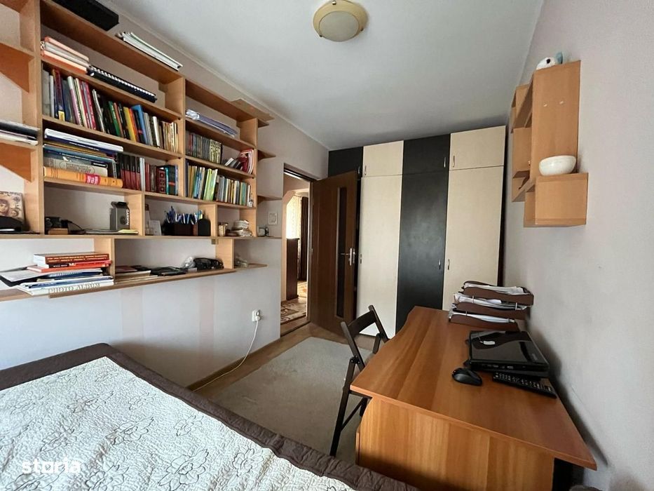 Apartament cu 3 camere, etaj 4, VASLUI zona CENTRU;