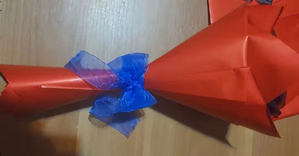 Un buchet de 7 trandafiri din satin