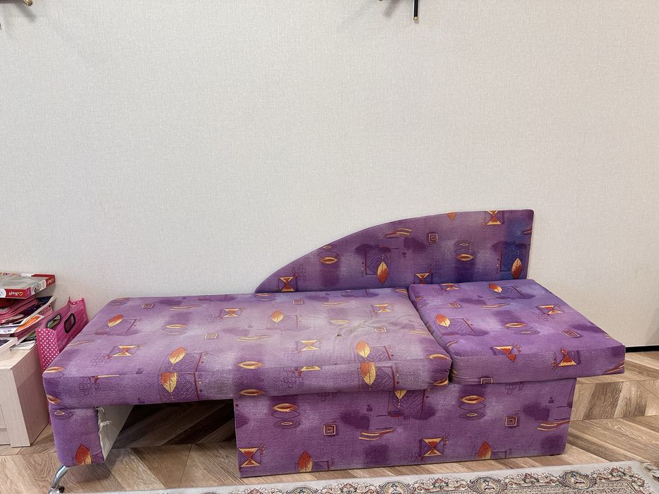 Отдам даром детский диван