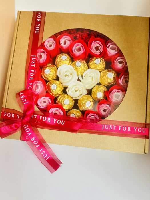 Луксозен подарък от сапунени цветя и бонбони, св.Валентин, Рожден ден