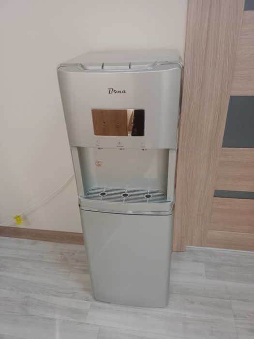 стол, шкаф, кулер, доска