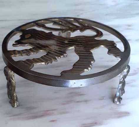 Винтидж кръгла месингова подложка