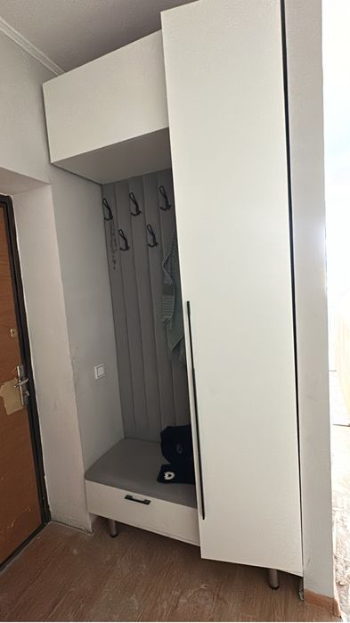 Продам прихожая и полки