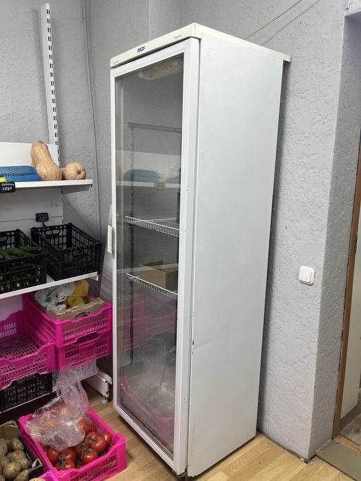 Продам витринный холодильник