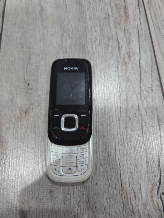 Продам Nokia 2680 не включается