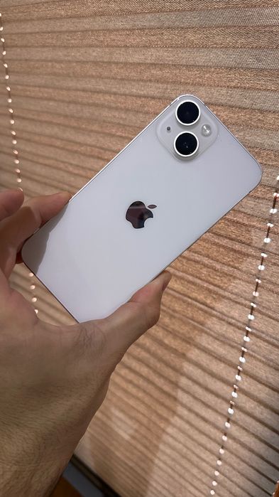 iPhone 14 white. 87% battery