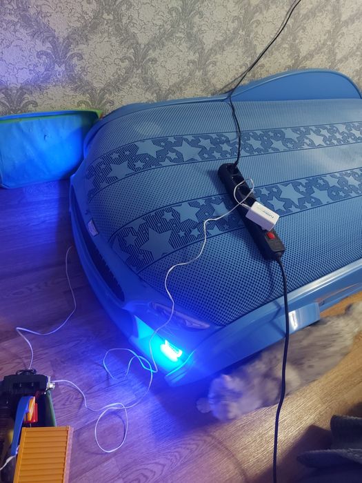 Продам кровать машину