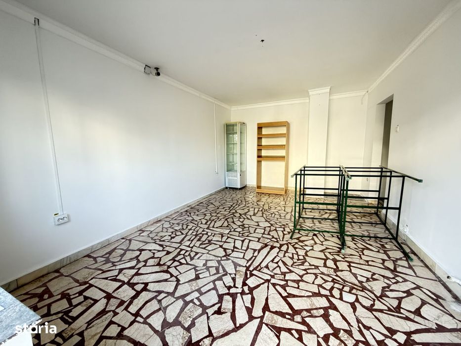 Inchiriere / Vanzare Spatiu Comercial Mioveni, 2 intrari, 2 balcoane