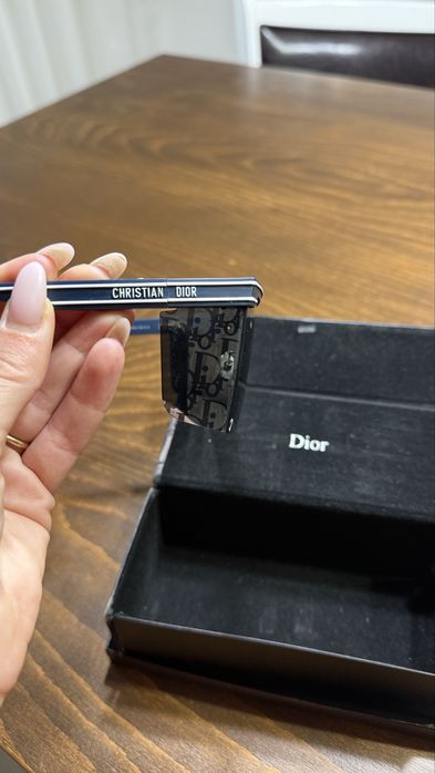 Vand ochelari de soare