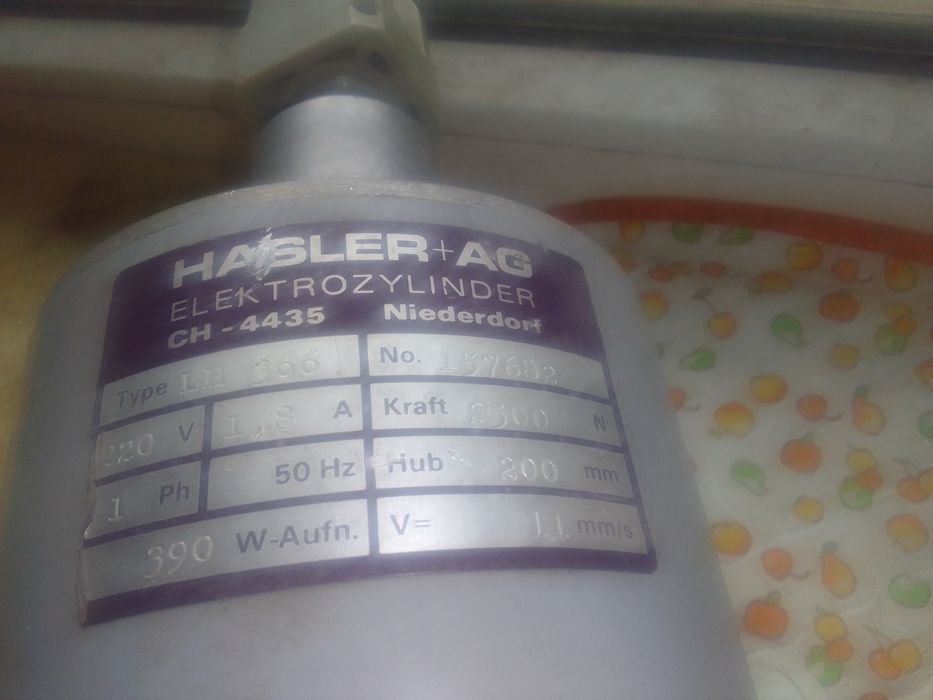 Электроподъёмник для ворот или шлагбаума или других целей 220 вольт