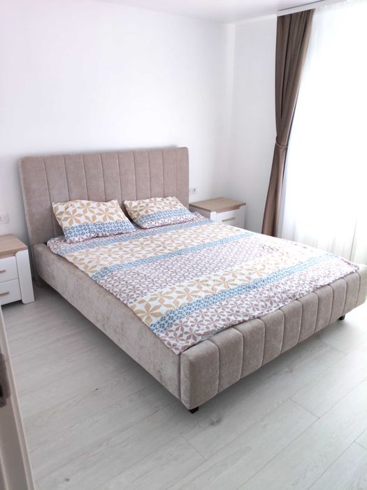 Barlad.Apartament cu 2 camere de închiriat. Zona Belin confecții. Proaspăt renovat și mobilat. Are aer condiționat. Etaj 2 din 4.