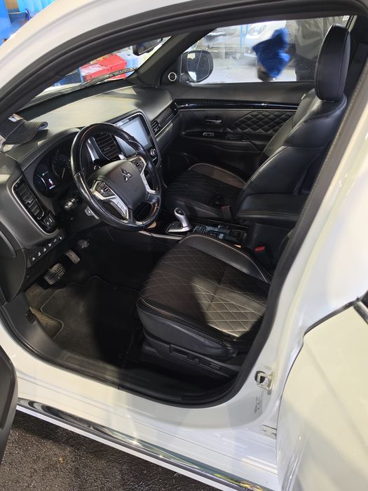 Mitsubishi Outlander 2019 benzină, 19.900 € — imagine 4