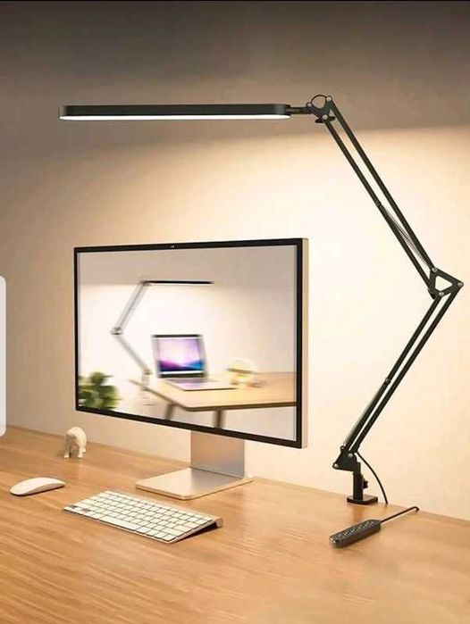 Lampă de birou LED reglabilă cu braț rotativ și clemă