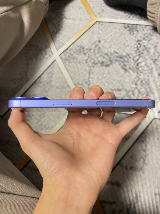 продам айфон 16 с гаранитей