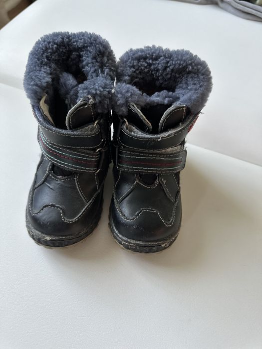 Продам детскую обувь