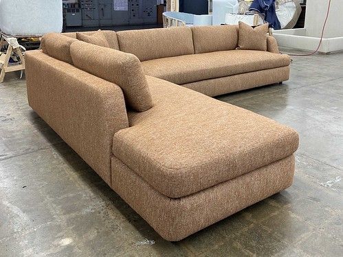 Перетяжка ,изготовление мягкой мебели любой сложности.Качественно !!!