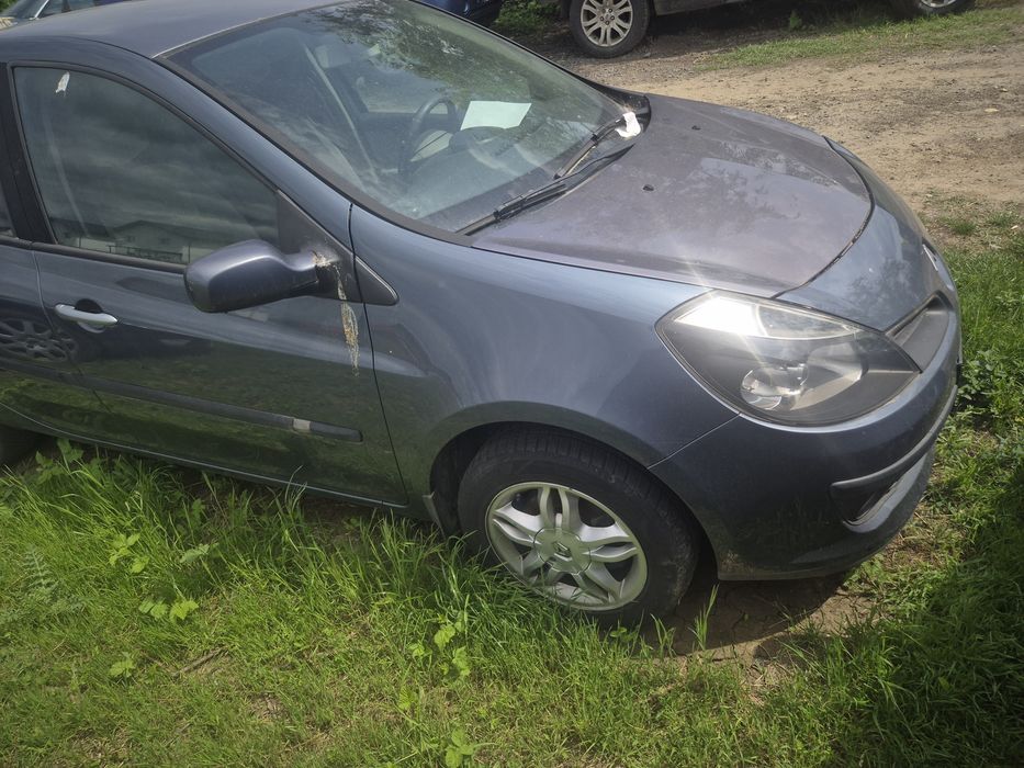 Dezmembrez renault clio 3 2008