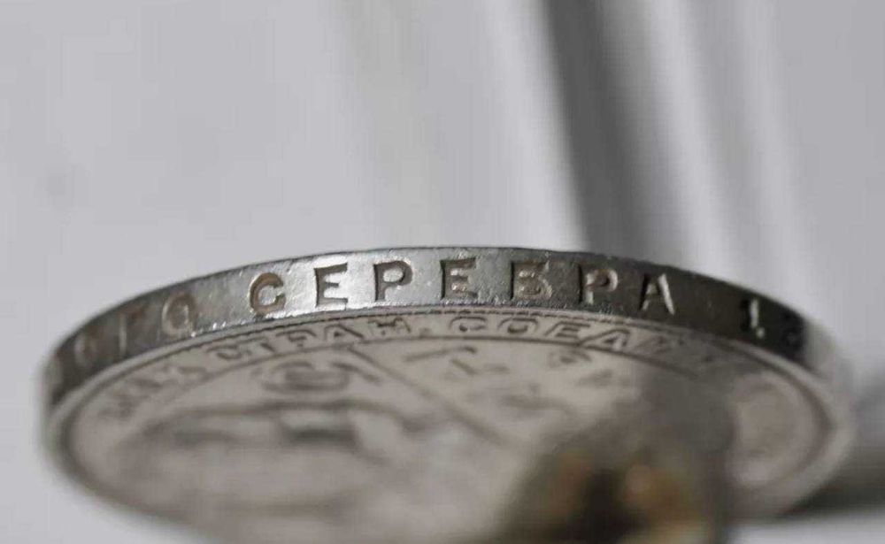 продам 1 рубль 1924 года монета СССР 18 грамм серебра.