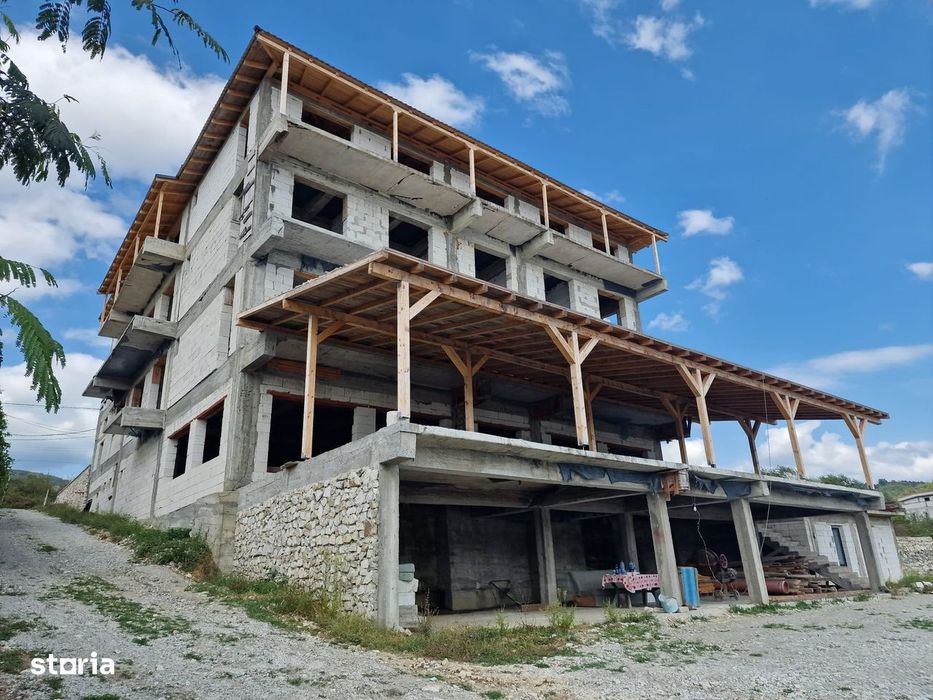 Hotel 30 camere la roșu pe malul Dunării cu Restaurant, terasa, ponton