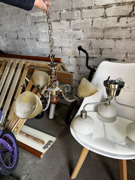 Люстра в рабочем состоянии