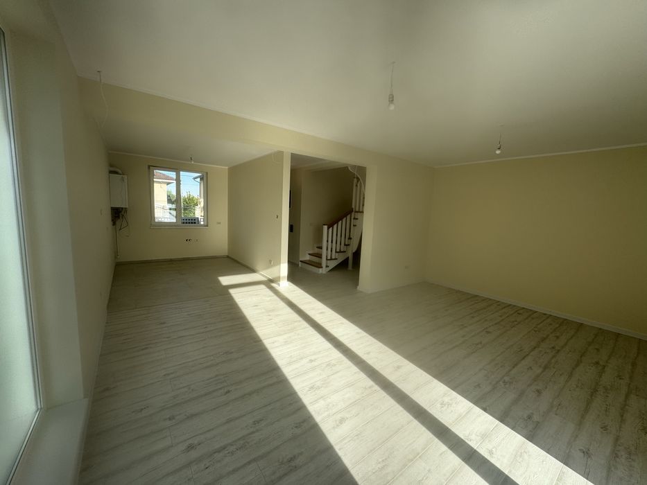 Proprietar vand casa individuala