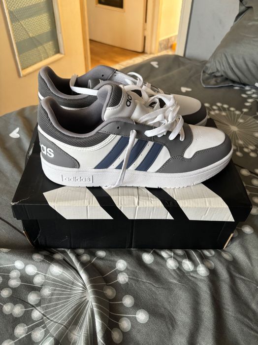Vând papuci Adidas