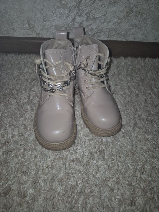 Продам ботинки для девочки.
