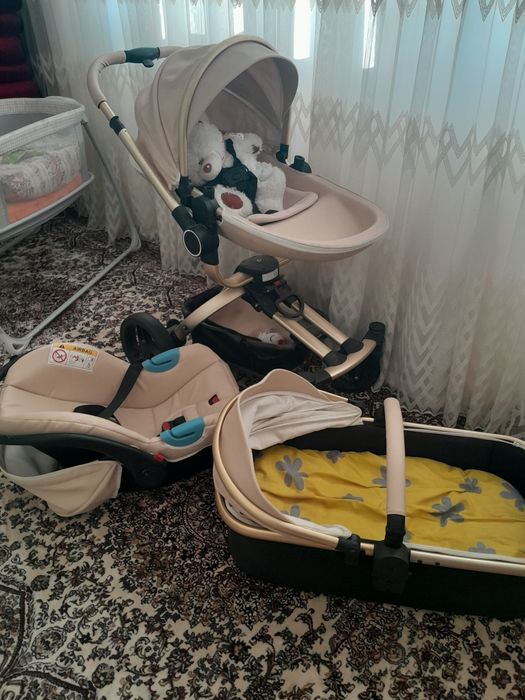 Продается  Коляска три в одном  ,качалка и велосипед