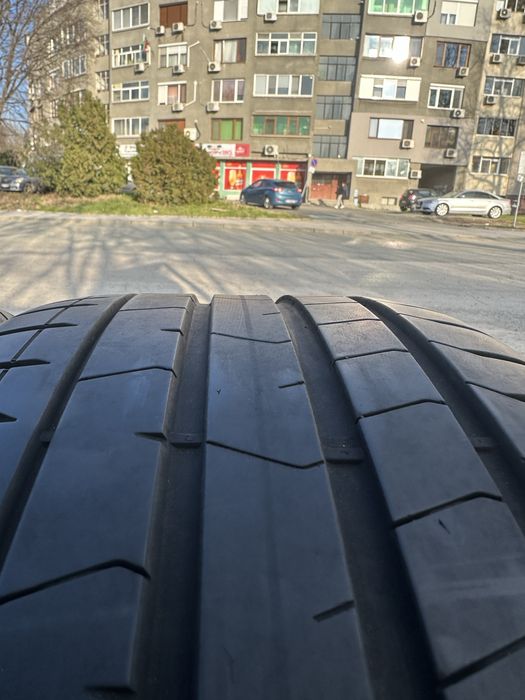 Продавам 2броя 275/40-18 Рънфлат 24г.Дот