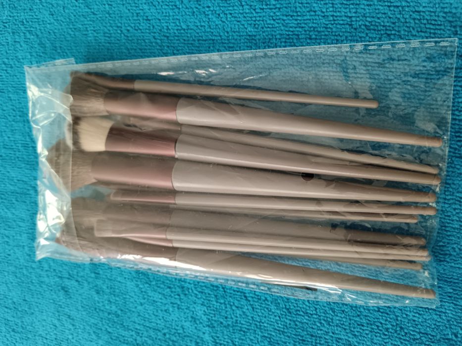 Vând Set 13 Pensule pentru Machiaj Noi