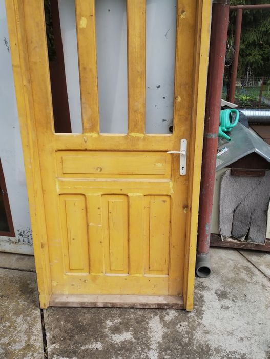 Vând ușă din lemn masiv 205x99cm