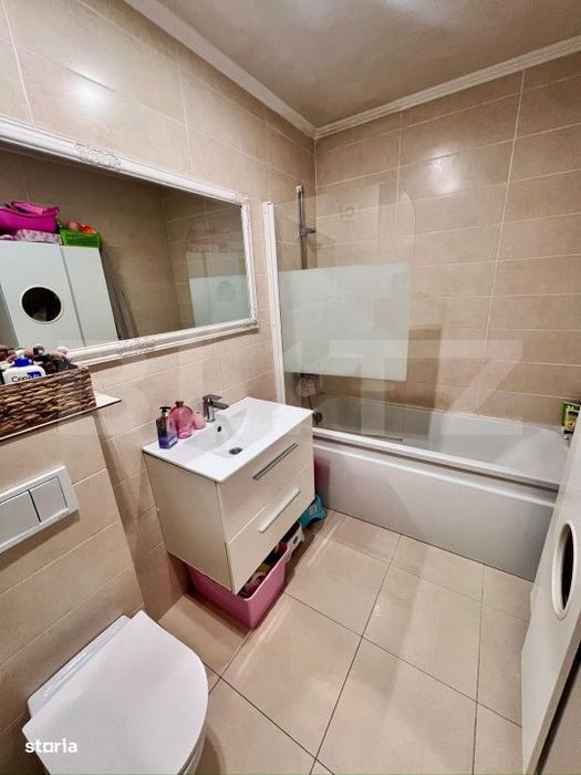 Apartament 2 camere, 56 mp, semidecomandat, 2 parcari, zona Porii