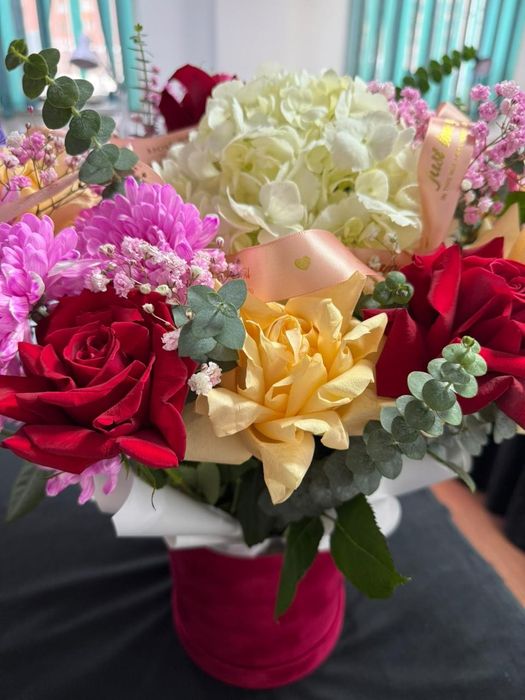 Продам свежие цветы 10000