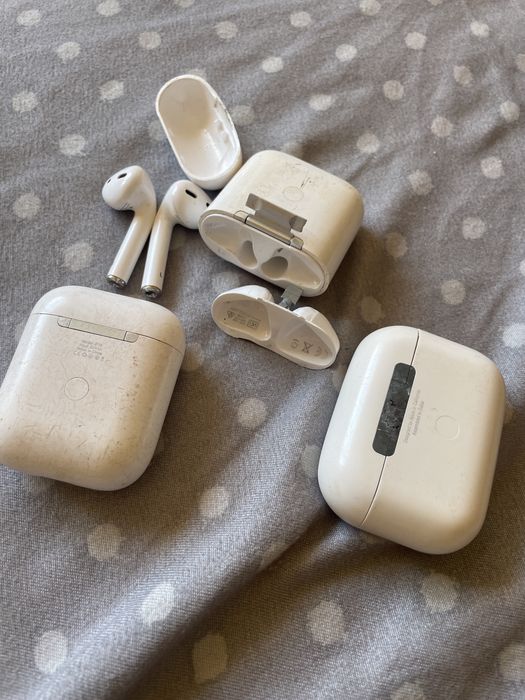 Lot piese AirPods carcase si casti pentru piese reparații dezmembrări