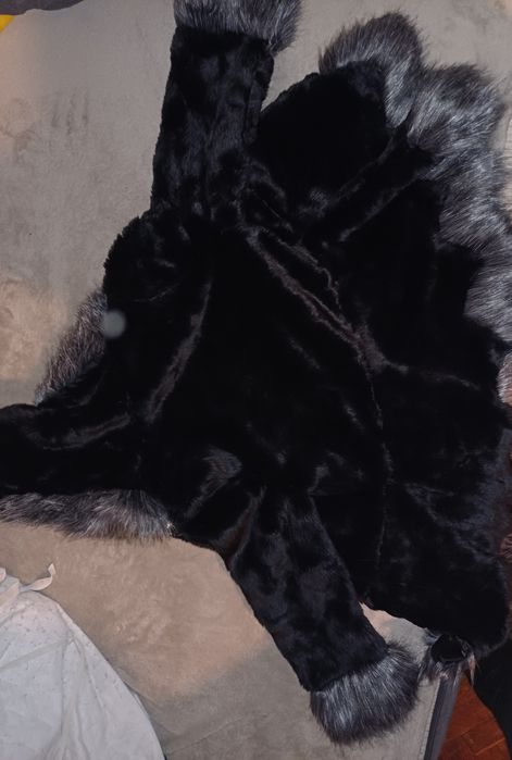 Продавам дамско  палто  размер S