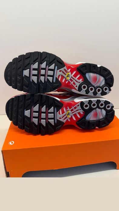100% Оригинални Nike Air Max Plus Tn в размер отговарящ на 42.5- 27 см