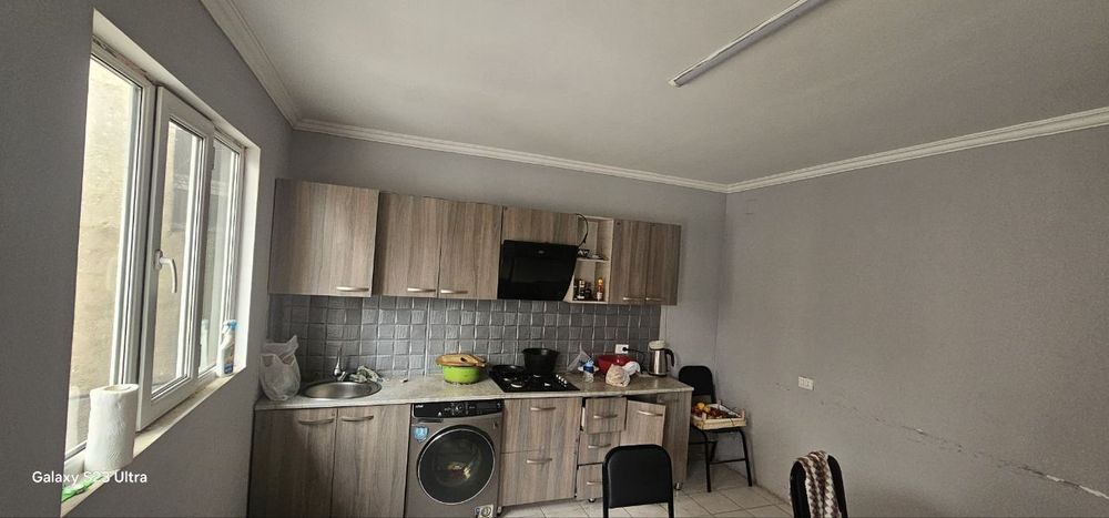 Фаргона шахарда Ижарага жой 3 этажли хар бир этажи 125м2