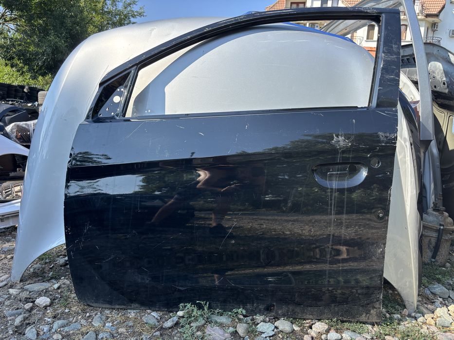 Врата Mitsubishi Mirage