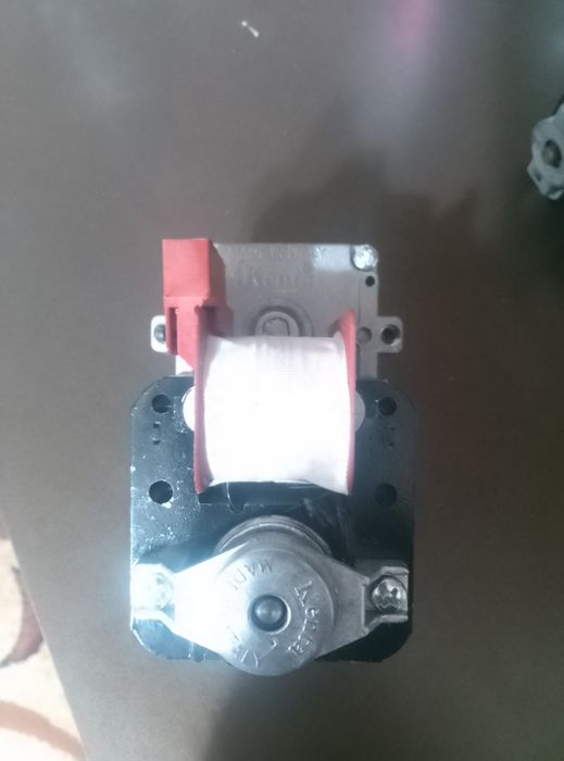 Două motoare pentru șnec,melc