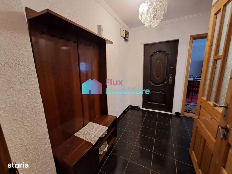 Apartament cu 3 camere etaj 2 Obcini zona Dany Gry