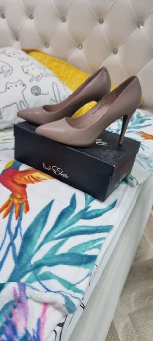 Продаётся неоновая туфли 10 тыс.