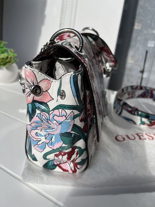 Чанта Guess