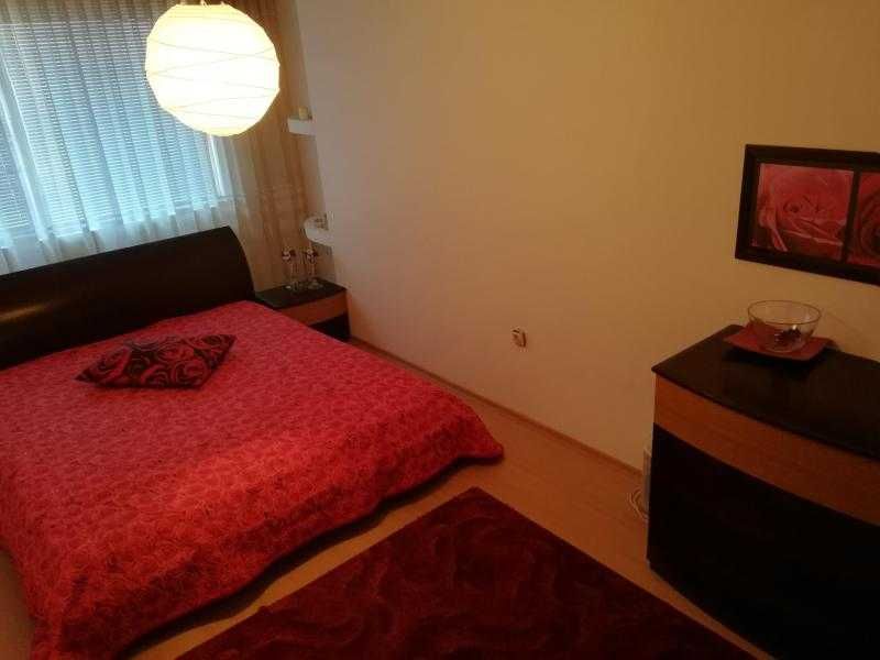 Дава се под наем Двустаен апартамент в Бургас, Център - 65 кв.м за 433.5 € - Снимка #3