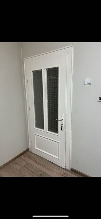 4 bucati de usi vechi de lemn