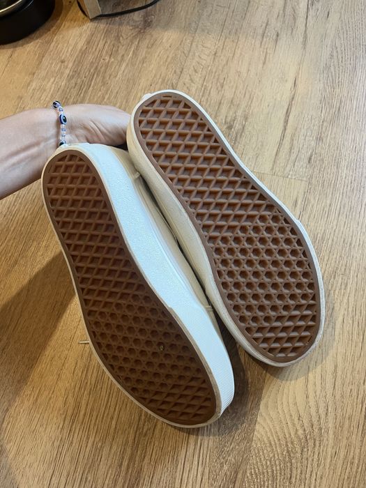 Бели кецове Vans (39)