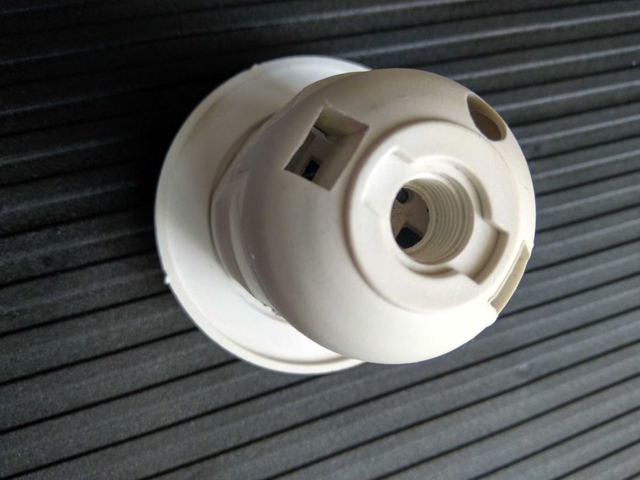 Патрон Е27 люстровый UNIVersal, новый