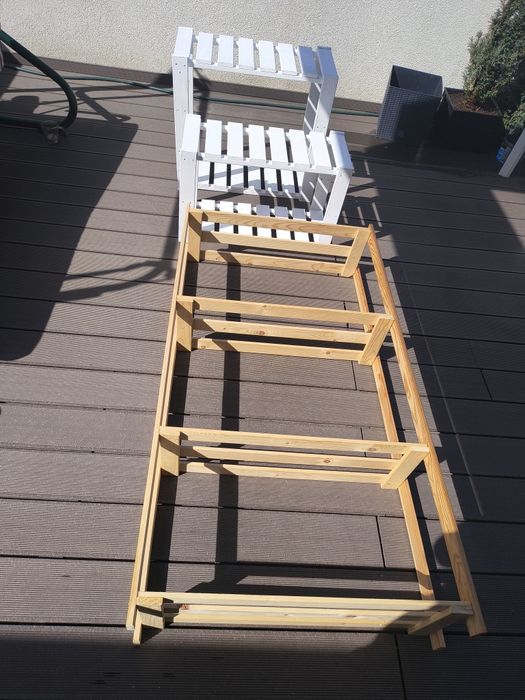 Raft din lemn, cu 4 rafturi, de dimensiuni 26x78 cm și înălțime de 150 cm. Ideal pentru depozitarea și organizarea obiectelor în casă sau birou.