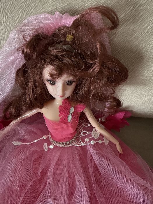 Продам куклу красивую